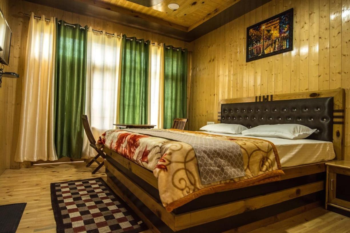 Hotel The Alpinist Cafe And Retreat Kaza Exteriér fotografie