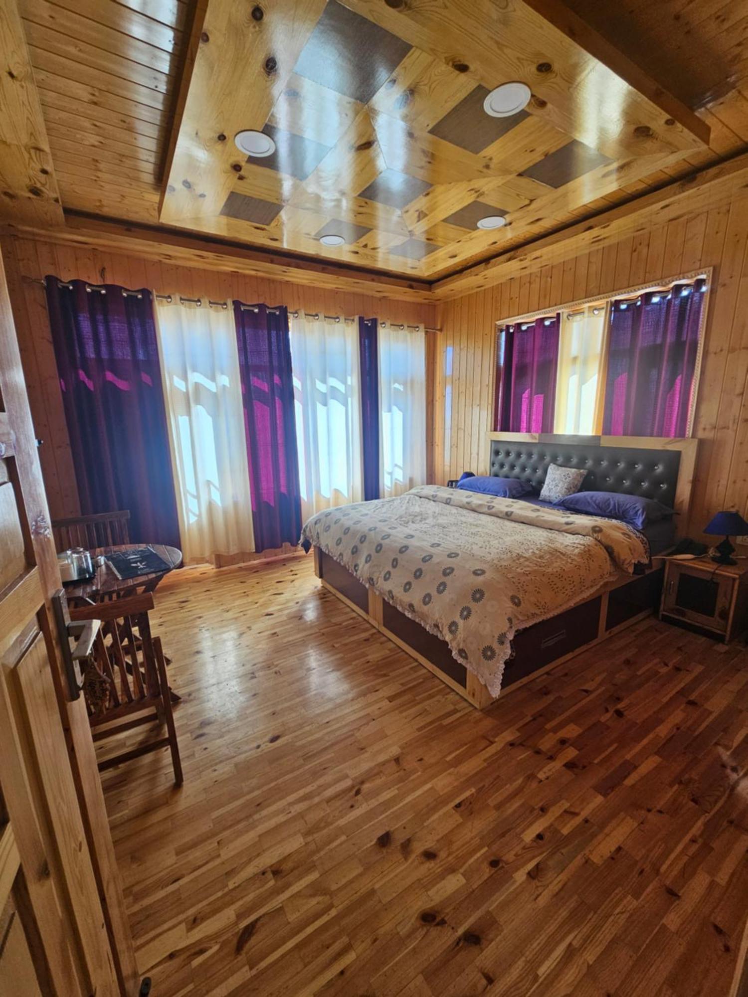 Hotel The Alpinist Cafe And Retreat Kaza Pokoj fotografie